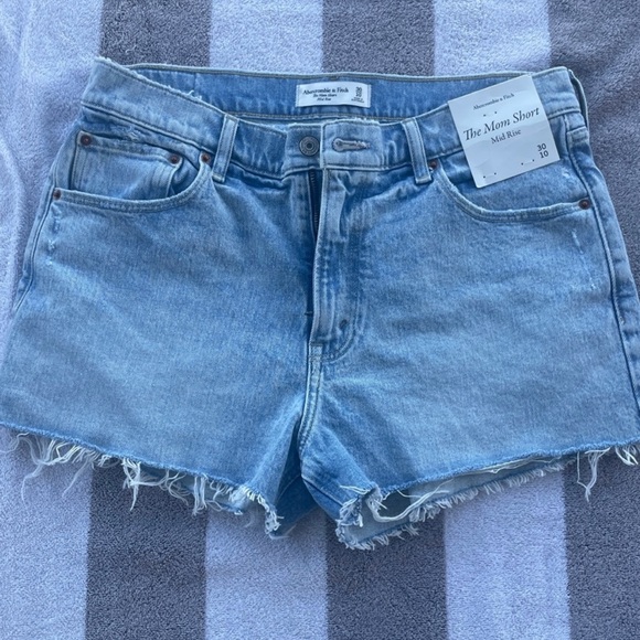 The Mom Short - Mid Rise - Picture 2 of 3